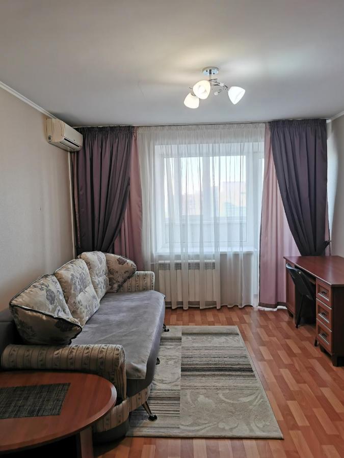 קוסטנאי 1 Комнатная Квартира В Самом Центре С Видом На Сквер מראה חיצוני תמונה